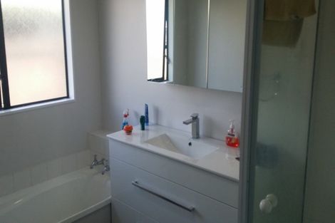 Photo of property in 7 Robina Court, Burswood, Auckland, 2013