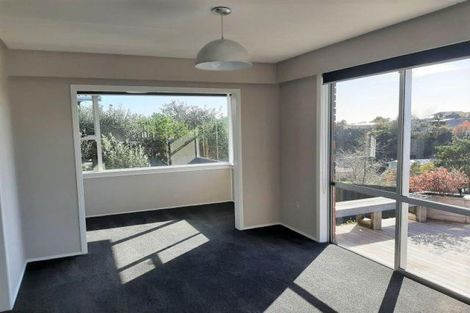 Photo of property in 35 Nevada Drive, Merrilands, New Plymouth, 4312