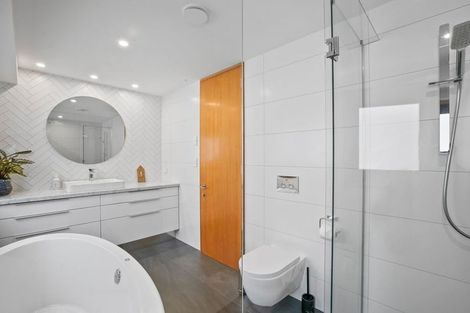 Photo of property in 15 Fillis Street, New Plymouth, 4310