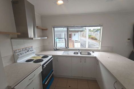 Photo of property in 16 Rotoiti Avenue, Pakuranga Heights, Auckland, 2010