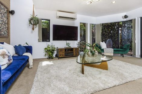 Photo of property in 2/20 Kiteroa Terrace, Rothesay Bay, Auckland, 0630