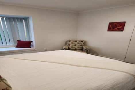 Photo of property in 12 Shelter Grove, Frankleigh Park, New Plymouth, 4310