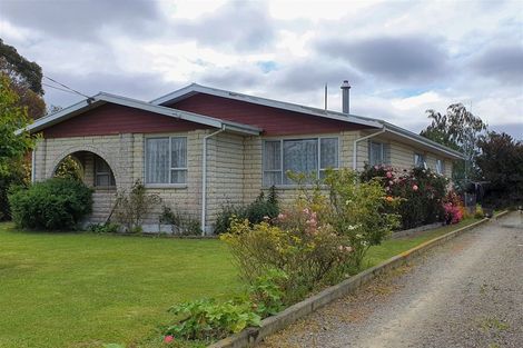 Photo of property in 60 Timaru Road, Waimate, 7924