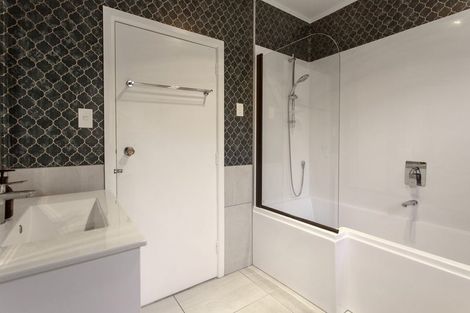 Photo of property in 43 Rogan Street, Mount Roskill, Auckland, 1041