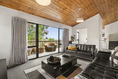 Photo of property in 2/70b Matipo Road, Mairangi Bay, Auckland, 0630