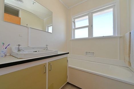Photo of property in 18 Mason Avenue, Maraenui, Napier, 4110