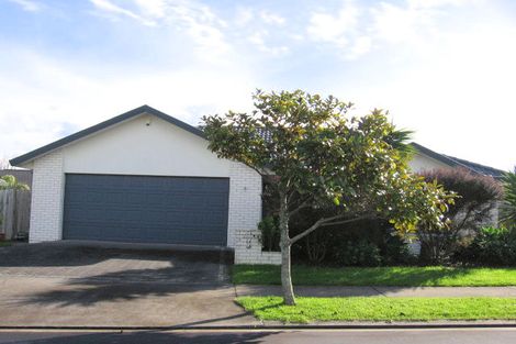 Photo of property in 16 Mellefont Close, East Tamaki Heights, Auckland, 2016