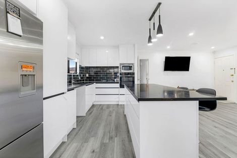 Photo of property in 1 Horlicks Place, Randwick Park, Auckland, 2105