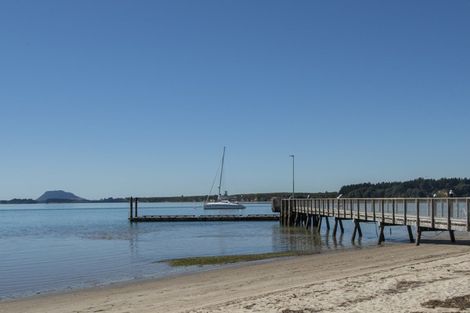 Photo of property in 25 Harbour View Road, Omokoroa, 3114