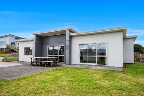 Photo of property in 2 Tua Tua Place, Baylys Beach, 0377