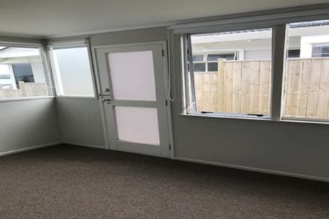 Photo of property in 11 Lynton Road, Bucklands Beach, Auckland, 2012