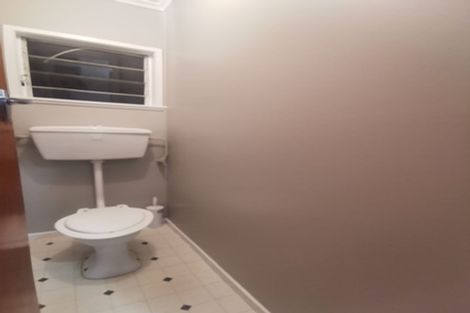 Photo of property in 2/34 Chartwell Avenue, Glenfield, Auckland, 0629