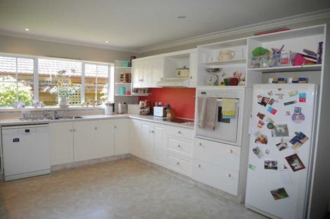 Photo of property in 34 Awanui Drive, Waikanae, 5036