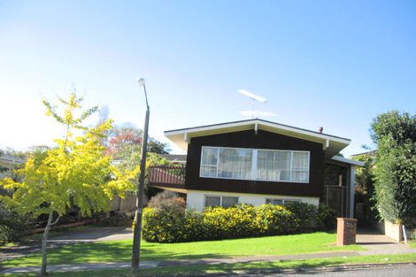 Photo of property in 25 Pickwick Parade, Mellons Bay, Auckland, 2014