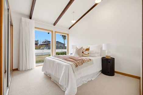 Photo of property in 3 Raekura Place, Redcliffs, Christchurch, 8081