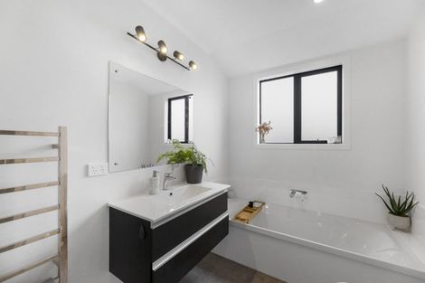 Photo of property in 112 Middleton Road, Corstorphine, Dunedin, 9012