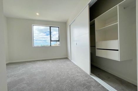 Photo of property in 23 Kuaha Road, Massey, Auckland, 0614