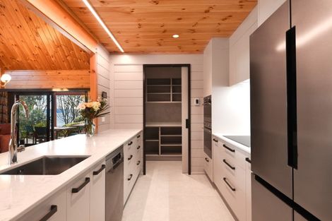 Photo of property in 20 Tupara Crescent, Kawaha Point, Rotorua, 3010