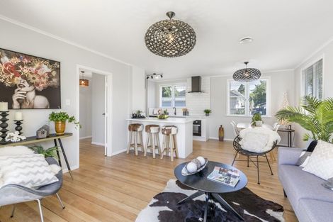 Photo of property in 48 Longburn Road, Henderson, Auckland, 0610