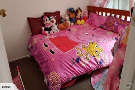 Photo of property in 1/10 Ayton Drive, Totara Vale, Auckland, 0629