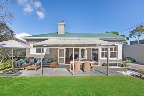 Photo of property in 229 Eskdale Road, Birkenhead, Auckland, 0626