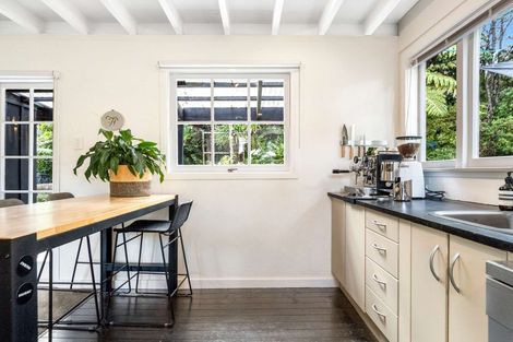 Photo of property in 33 Tainui Road, Titirangi, Auckland, 0604