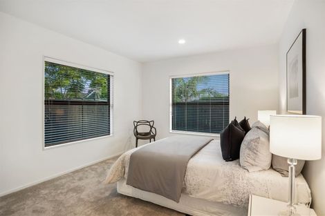 Photo of property in 158b East Coast Road, Forrest Hill, Auckland, 0620