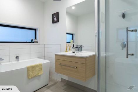 Photo of property in 272 Ballintoy Park Drive, Welcome Bay, Tauranga, 3175