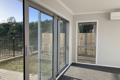 Photo of property in 28 Koru Loop, Paraparaumu, 5032