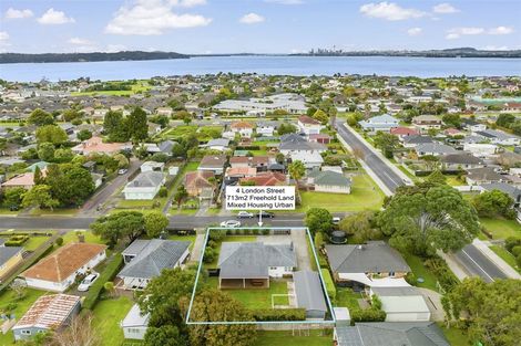 Photo of property in 4 London Street, Te Atatu Peninsula, Auckland, 0610