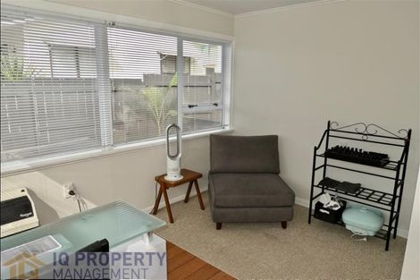 Photo of property in 43 Eastglen Road, Glen Eden, Auckland, 0602