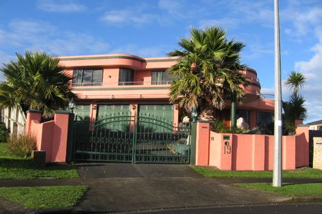 Photo of property in 19 Capistrano Mews, Goodwood Heights, Auckland, 2105