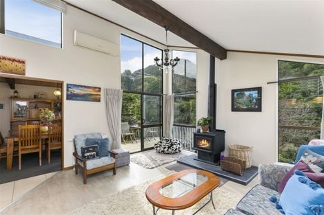 Photo of property in 72 Amapur Drive, Khandallah, Wellington, 6035