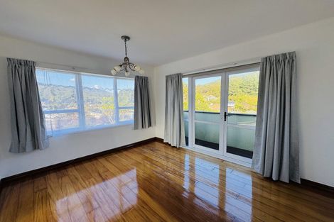 Photo of property in 5 Lincoln Grove, Wainuiomata, Lower Hutt, 5014