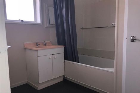 Photo of property in 2/76 Millbrook Road, Henderson, Auckland, 0612