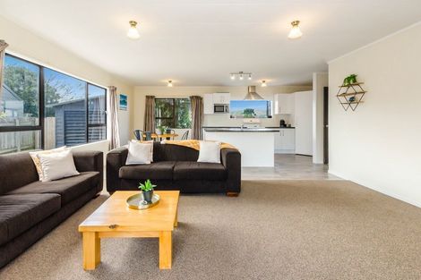 Photo of property in 16 Tobys Way, Waikanae Beach, Waikanae, 5036