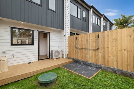 Photo of property in 5/94 Godley Road, Green Bay, Auckland, 0604