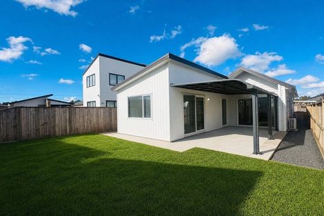 Photo of property in 3 Farmland Road, Papakura, 2110