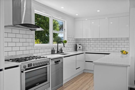 Photo of property in 20 Great North Road, Riverhead, 0820