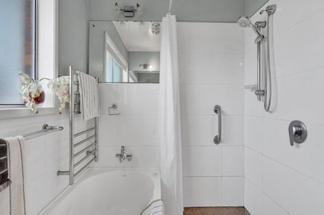 Photo of property in 13 Kowhai Street, Strandon, New Plymouth, 4312