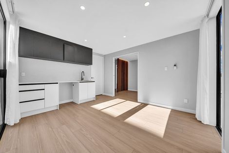 Photo of property in 28 Roxborough Place, East Tamaki Heights, Auckland, 2016