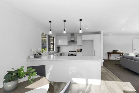 Photo of property in 5 Kerrigan Crescent, Wallaceville, Upper Hutt, 5018