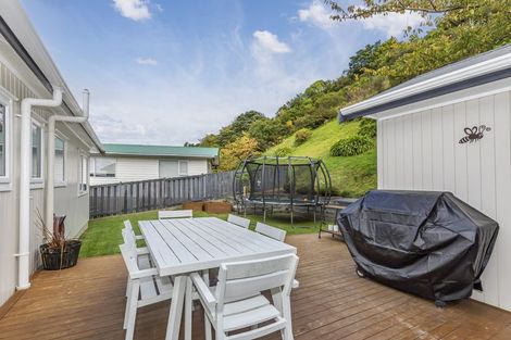 Photo of property in 70 Fyvie Avenue, Tawa, Wellington, 5028