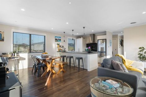 Photo of property in 2 Kingfisher Crescent, Albert Town, Wanaka, 9305