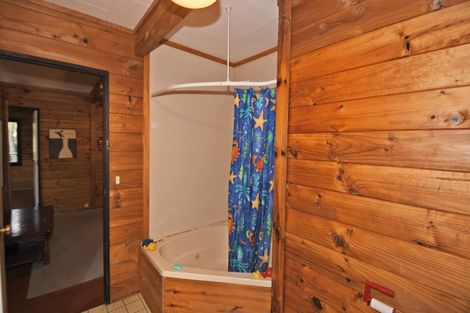 Photo of property in 103 Leigh Road, Leigh, 0985