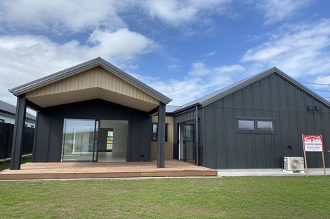 Photo of property in 14 Annie Aranui Drive, Poraiti, 4182