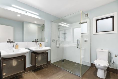 Photo of property in 2/31 Tamaki Drive, Pakuranga, Auckland, 2010