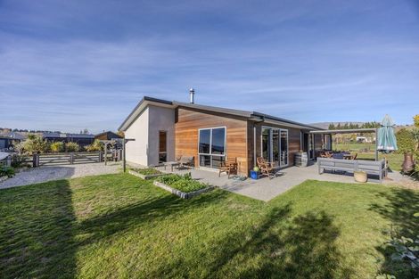 Photo of property in 4 Kingfisher Crescent, Albert Town, Wanaka, 9305