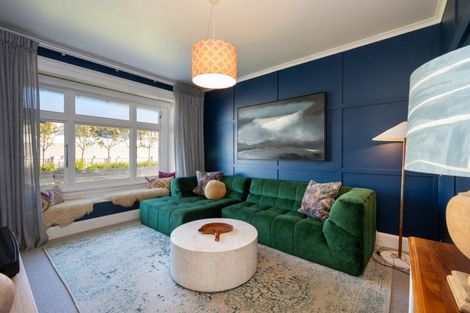 Photo of property in 55 Napier Terrace, Hospital Hill, Napier, 4110