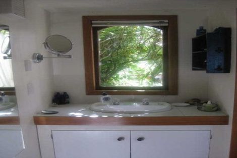 Photo of property in 10 Sandy Beach Road, Tinopai, 0593